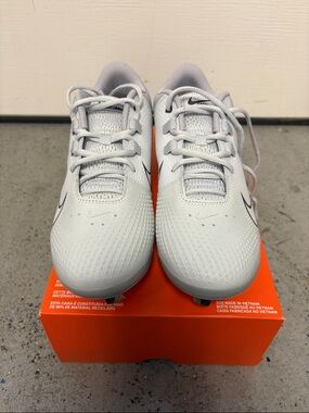 Nike Hyperdiamond 4 Pro Softball cleat in Wolf Grey and White Women’s size 12